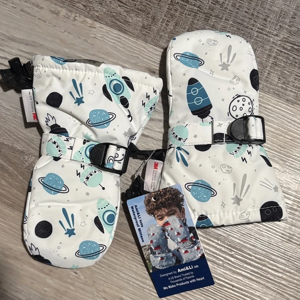 NWT Snow waterproof mittens